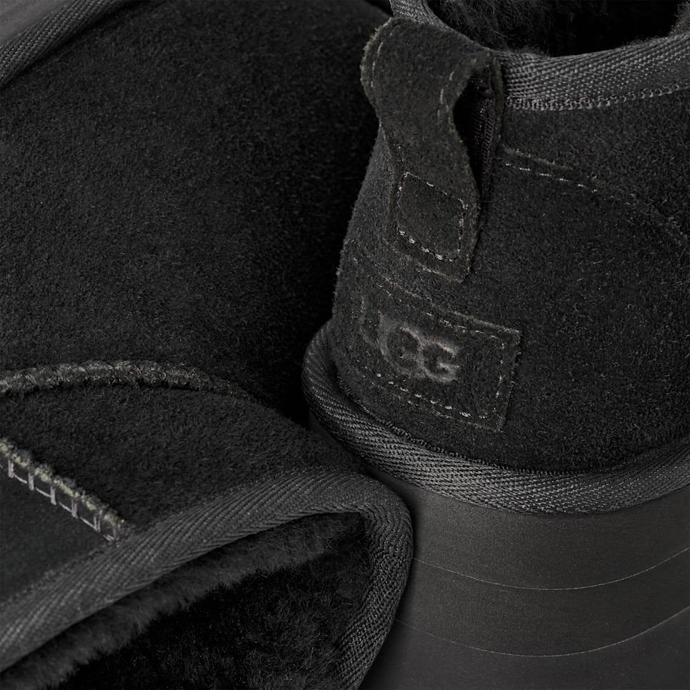 UGG W CLASSIC ULTRA MINI PLATFORM BLK