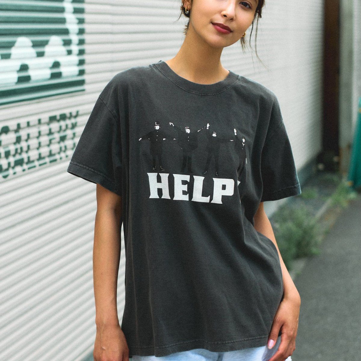 GOOD ROCK SPEED THE BEATLES（ビートルズ） “HELP!” Front & Back Print T-Shirt CHARCOAL