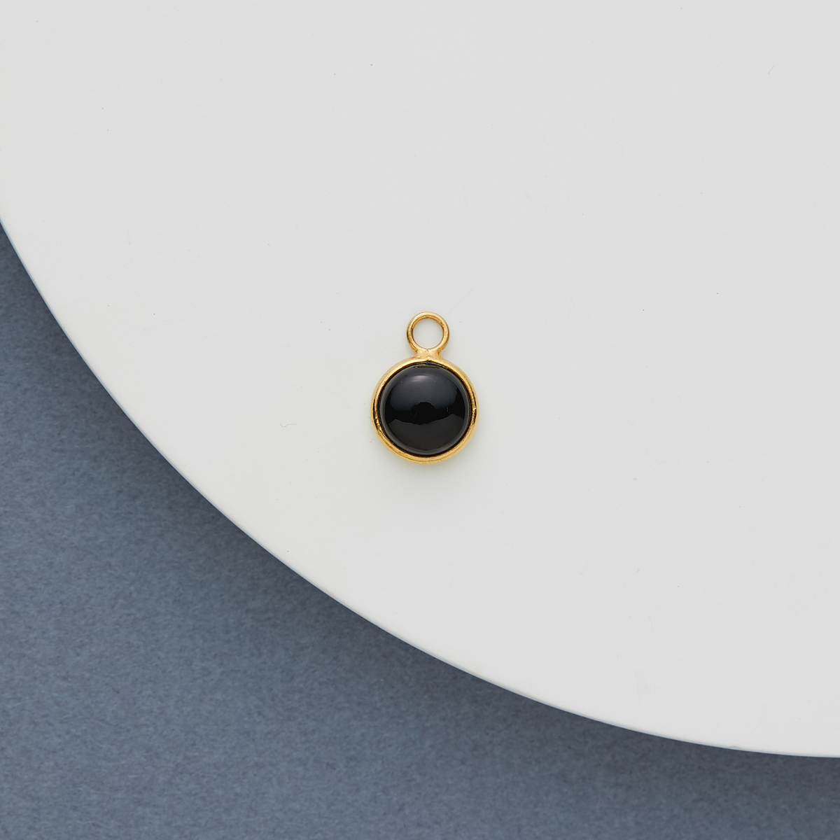 BAQLESS  Ludique Round Onyx Gold 262LD-ON-YG