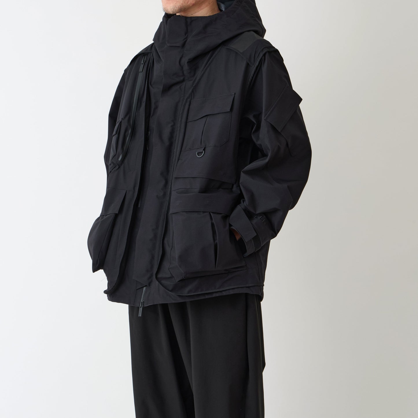 WHITE MOUNTAINEERING GORE-TEX LUGGAGE MOUNTAIN PARKA