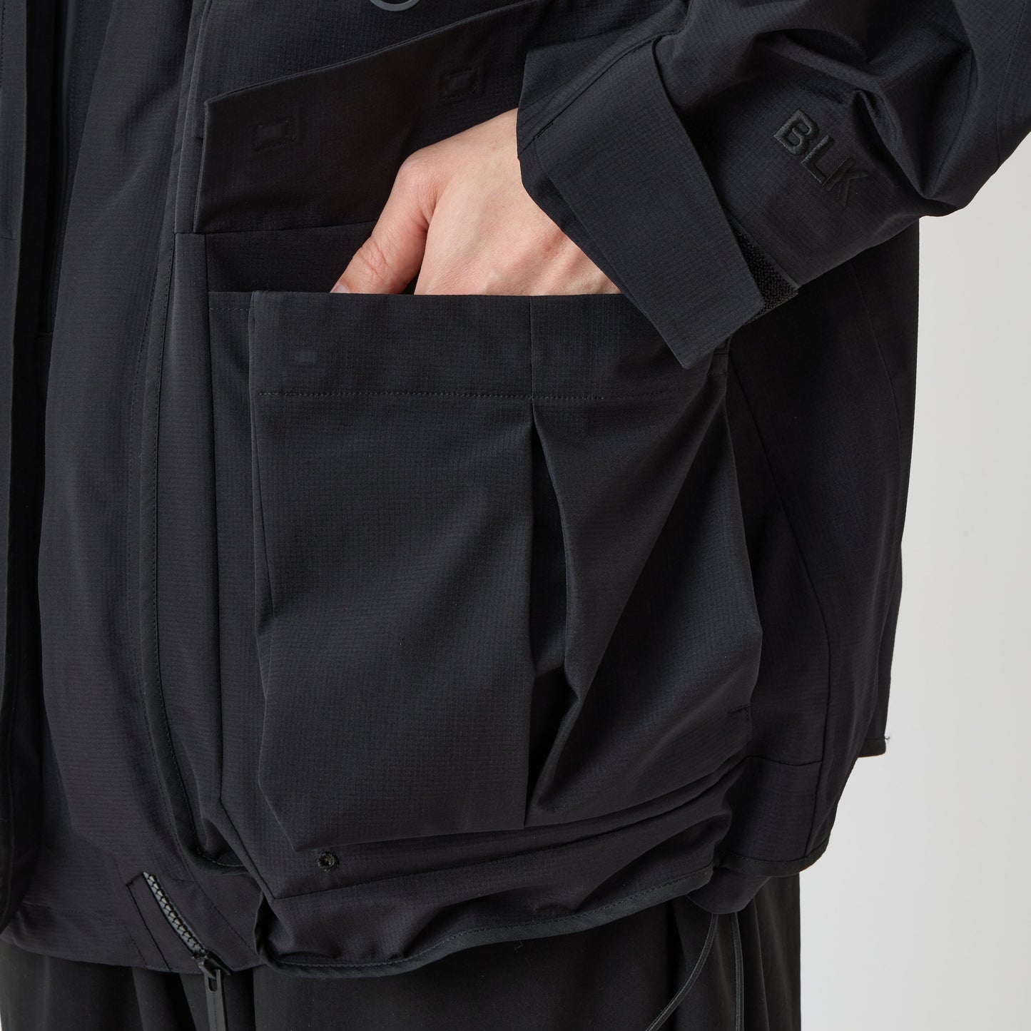 WHITE MOUNTAINEERING GORE-TEX LUGGAGE MOUNTAIN PARKA