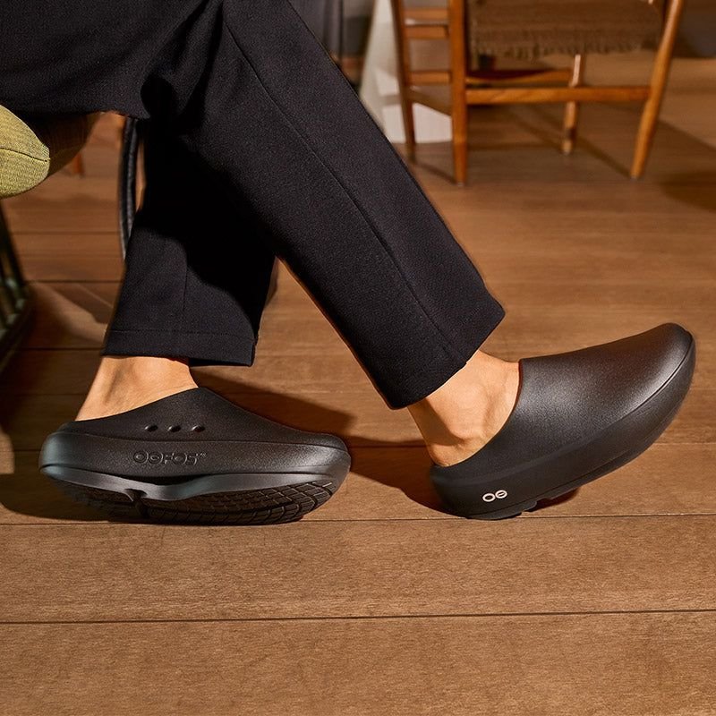 OOFOS OOcloog+ Black