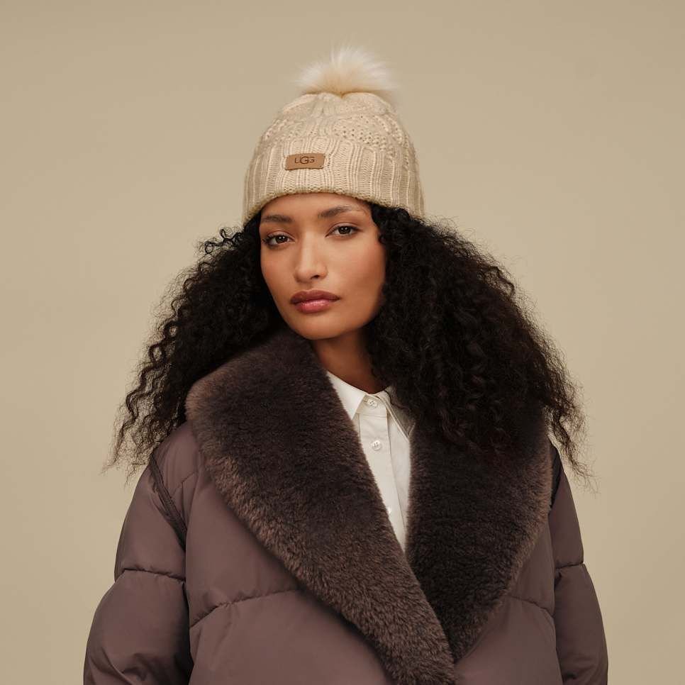 UGG W CABLE BEANIE WITH POM CRM
