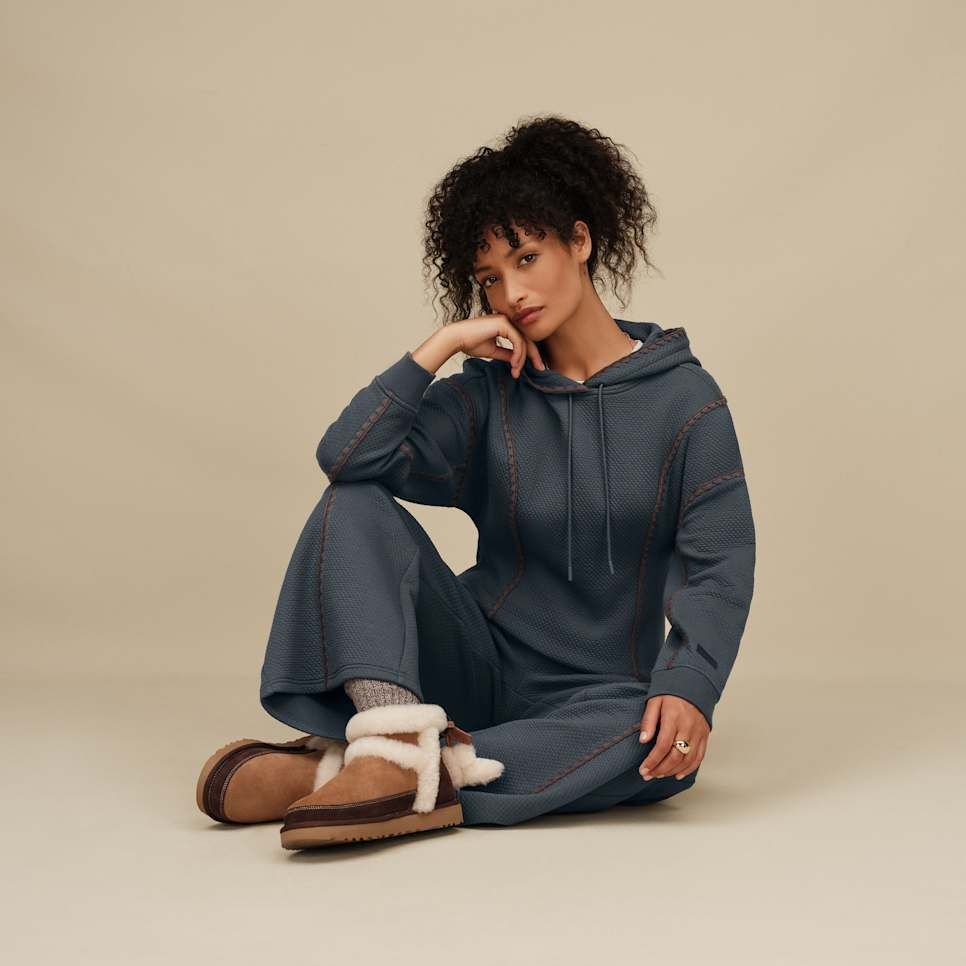 UGG W CLASSIC MINI HERITAGE CHE