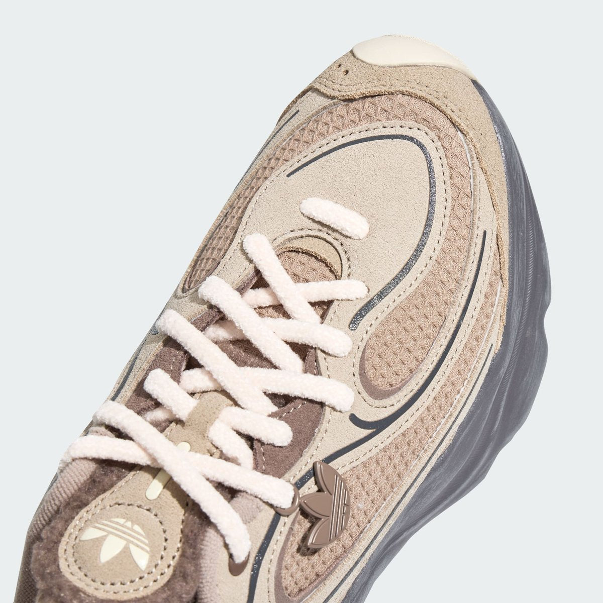 adidas originals OZVENUZ W ワンダーホワイト/トレースブラウン/クレイ