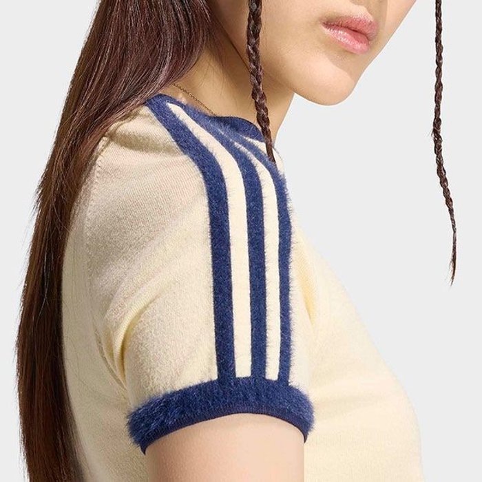adidas originals KNITTED TEE ウォームバニラ／ナイトインディゴ